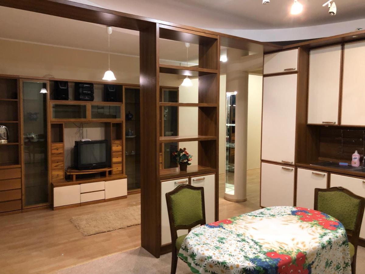 Lux In The Center With Jacuzzi Most City Area Dnipro Exterior photo